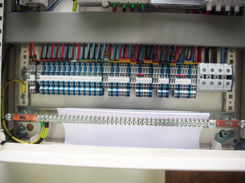 Service Câblage Armoires Électriques - YOUBA ELECTRIC